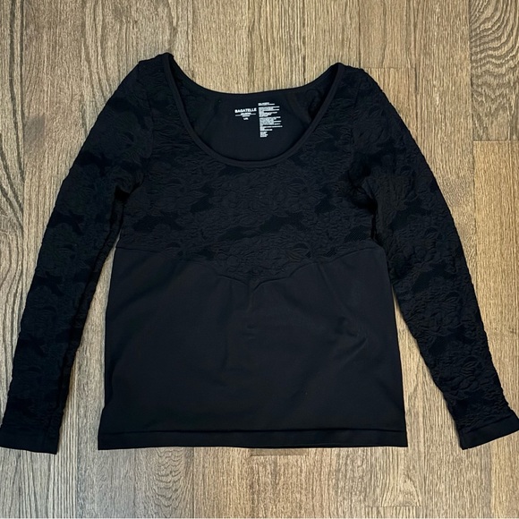 bagatelle Tops - Bagatelle Collection Lace Detail Long Sleeve Stretchy Shirt • size L / XL
